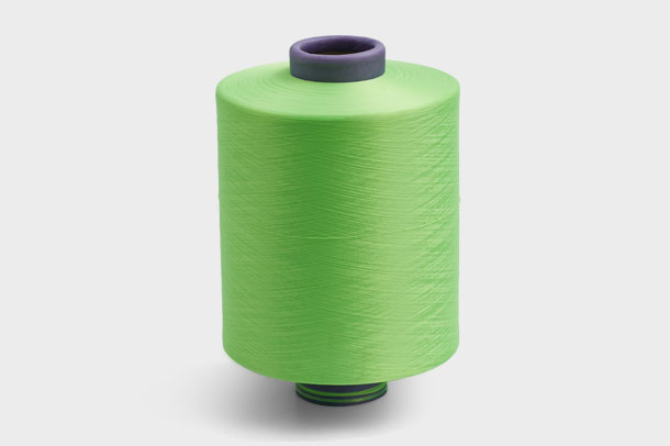 Polyestergarn ist die weltweit am weitesten verbreitete und am weitesten verbreitete Textilfaser